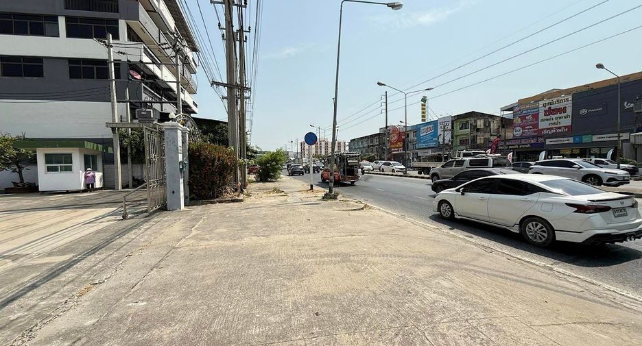 For rent retail Space in Mueang Samut Prakan, Samut Prakan