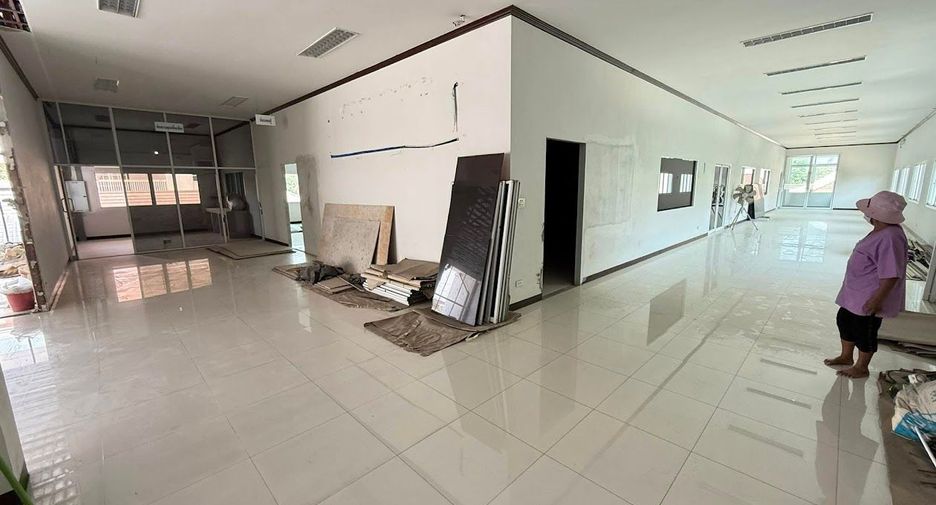 For rent retail Space in Mueang Samut Prakan, Samut Prakan