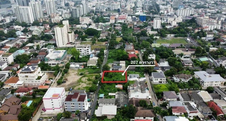 Grundstück zum Kauf in Huai Khwang, Bangkok