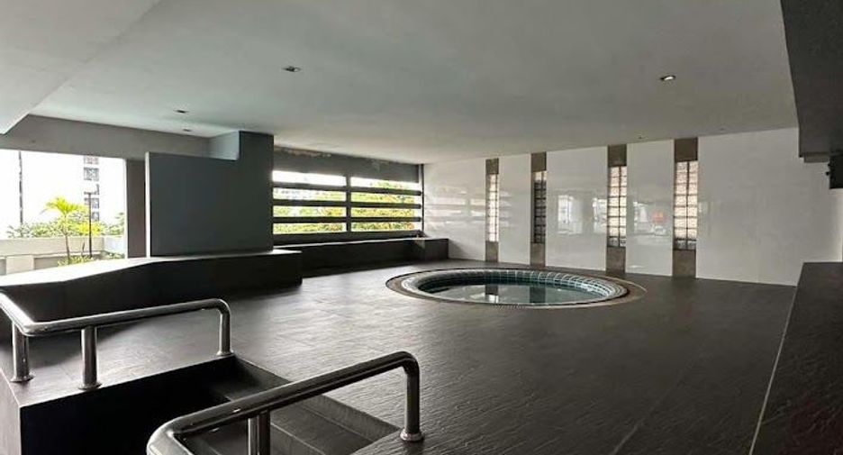 For sale 2 bedrooms condo in Watthana, Bangkok