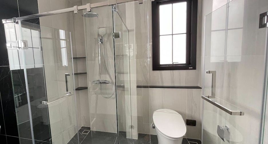 For sale 4 bedrooms house in Thawi Watthana, Bangkok