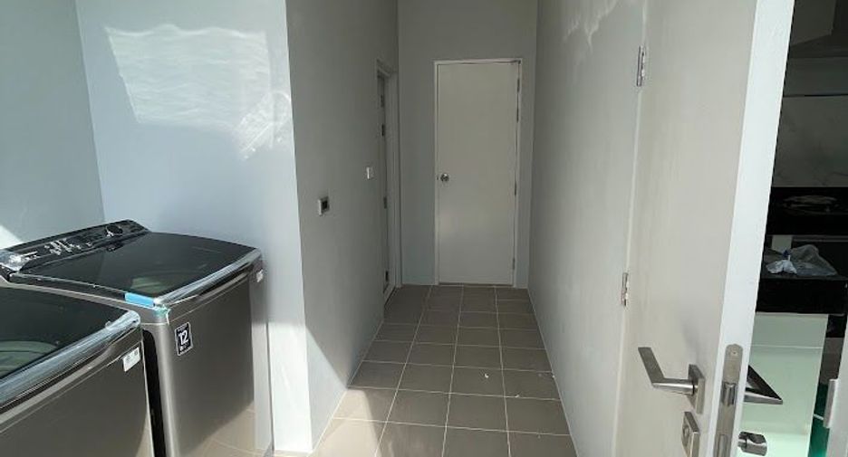 For sale 4 bedrooms house in Thawi Watthana, Bangkok