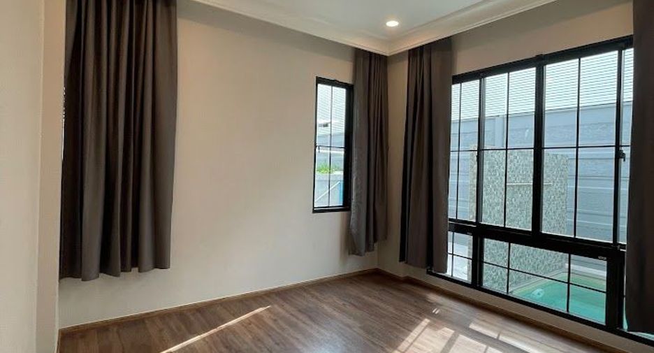 For sale 4 bedrooms house in Thawi Watthana, Bangkok