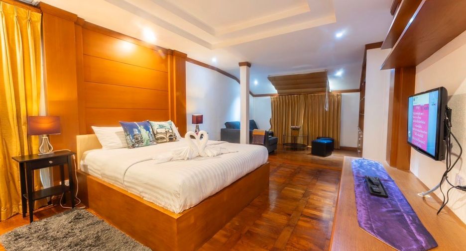 For rent and for sale 4 bedrooms townhouse in Watthana, Bangkok