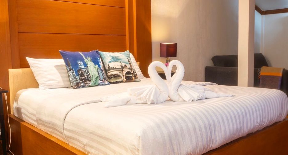 For rent and for sale 4 bedrooms townhouse in Watthana, Bangkok