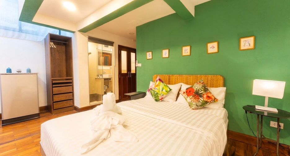 For rent and for sale 4 bedrooms townhouse in Watthana, Bangkok