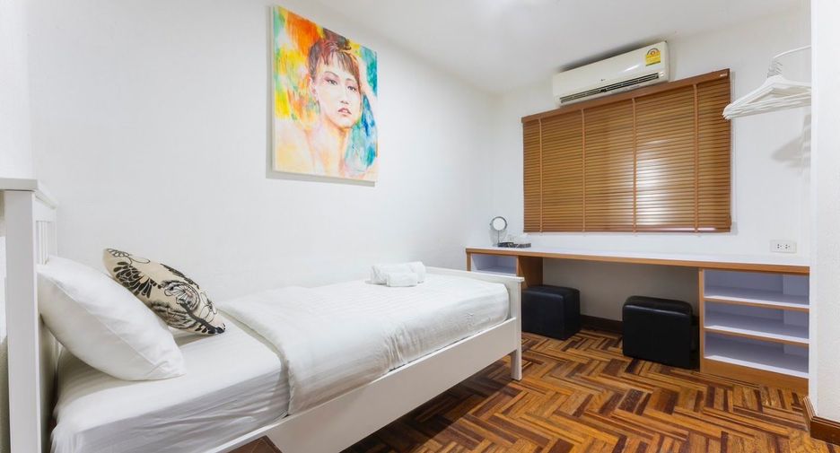 For rent and for sale 4 bedrooms townhouse in Watthana, Bangkok