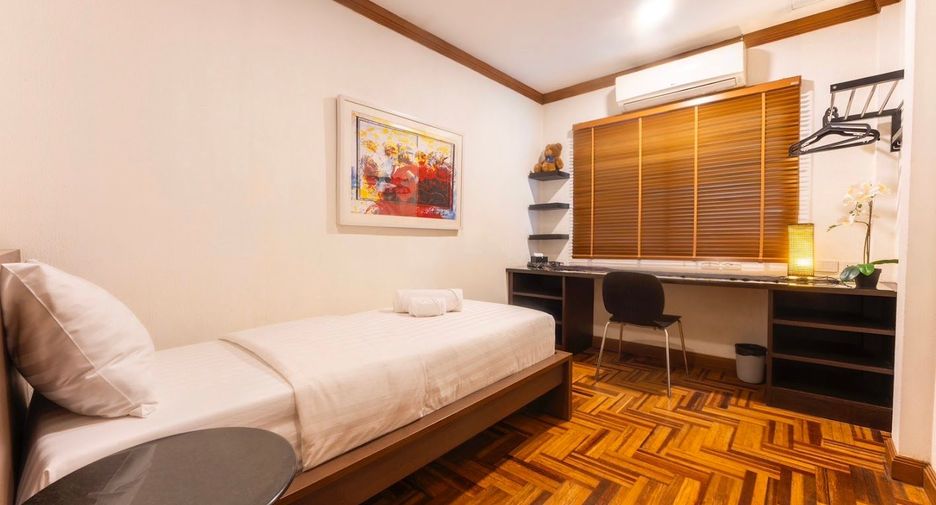 For rent and for sale 4 bedrooms townhouse in Watthana, Bangkok