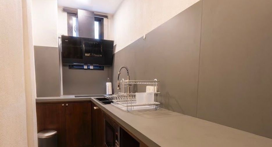 For rent and for sale 4 bedrooms townhouse in Watthana, Bangkok
