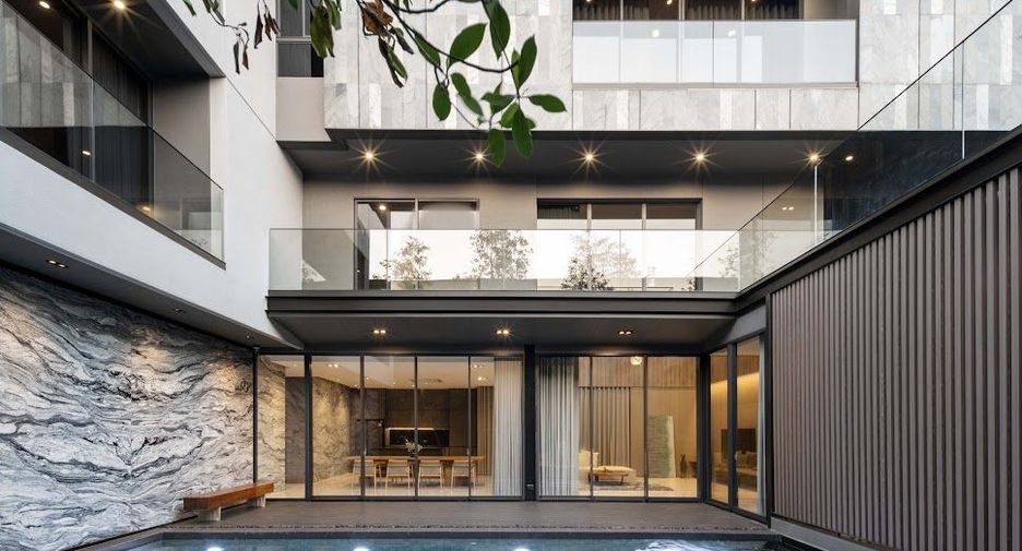 Casa en venta de 4 habitaciones en Lat Phrao, Bangkok