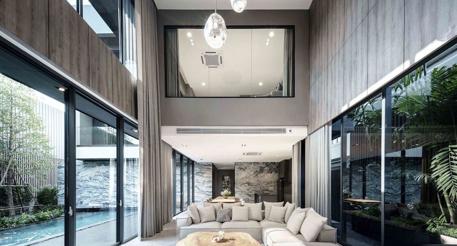 Casa en venta de 4 habitaciones en Lat Phrao, Bangkok