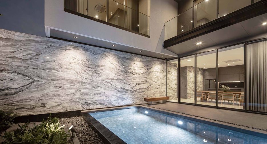 Casa en venta de 4 habitaciones en Lat Phrao, Bangkok