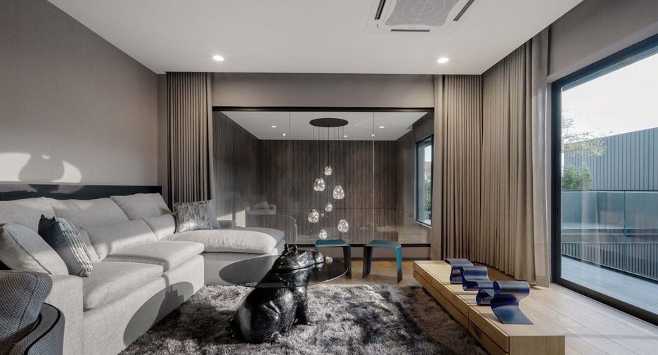 Casa en venta de 4 habitaciones en Lat Phrao, Bangkok