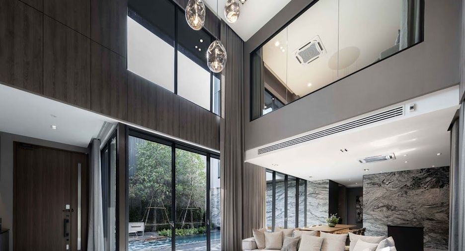 Casa en venta de 4 habitaciones en Lat Phrao, Bangkok