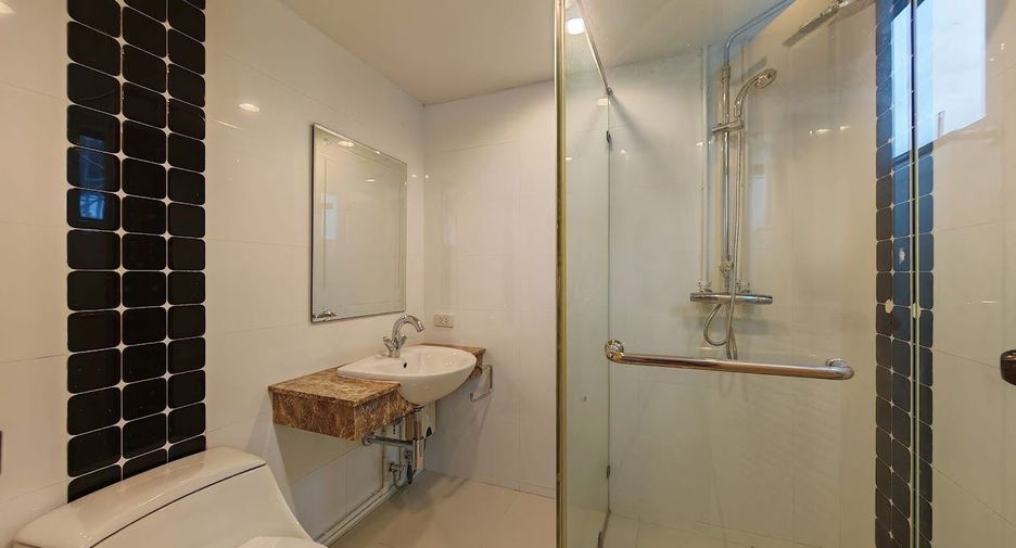 À louer 5 chambres maison à Bang Lamung, Chonburi