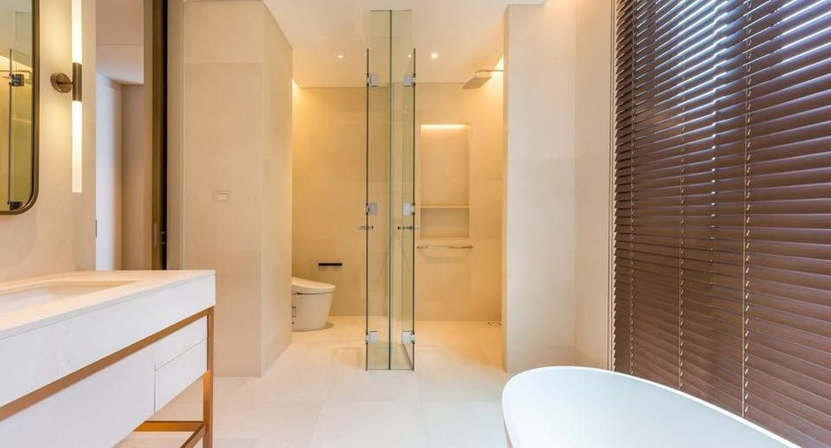 For rent 2 ベッドルーム condo in Pathum Wan, Bangkok