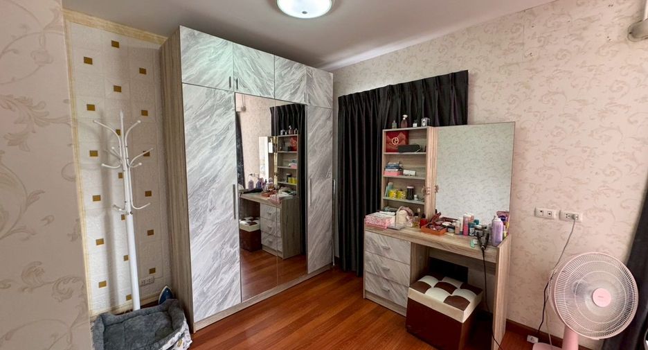 For sale 4 bedrooms townhouse in Lam Luk Ka, Pathum Thani