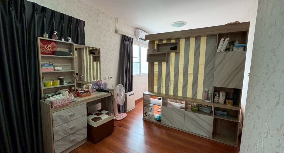 For sale 4 bedrooms townhouse in Lam Luk Ka, Pathum Thani