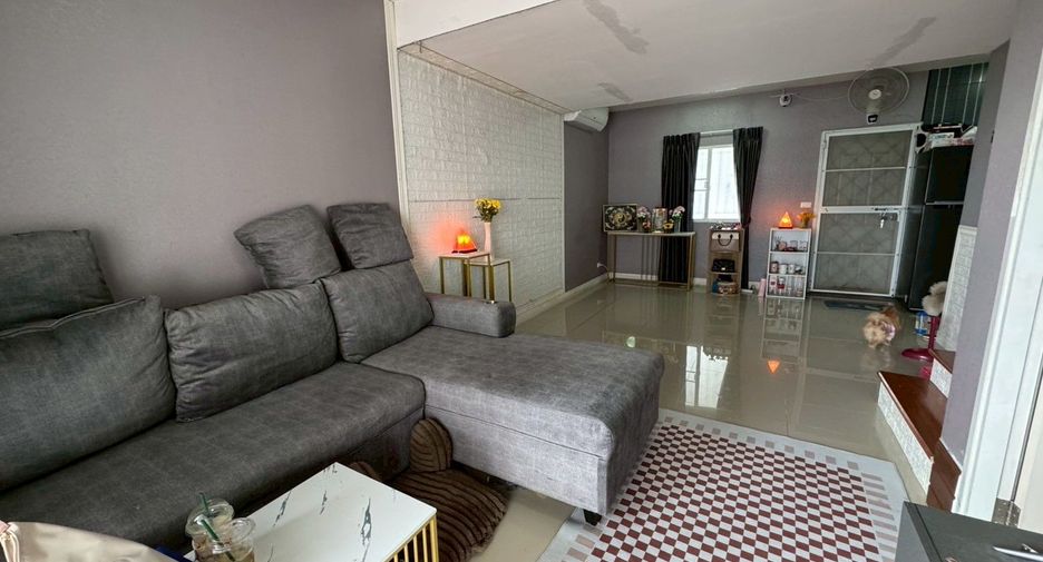 For sale 4 bedrooms townhouse in Lam Luk Ka, Pathum Thani