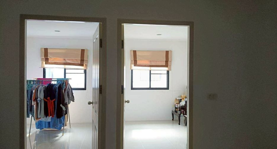 For sale 4 bedrooms townhouse in Phra Samut Chedi, Samut Prakan