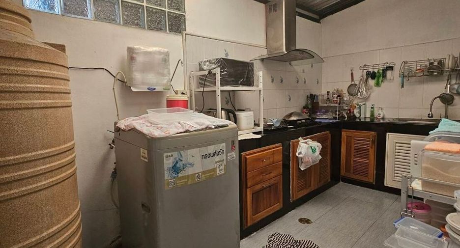 For sale 4 bedrooms townhouse in Phra Samut Chedi, Samut Prakan