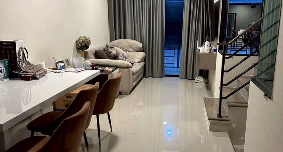 À vendre 3 chambres maison de ville à Phra Samut Chedi, Samut Prakan