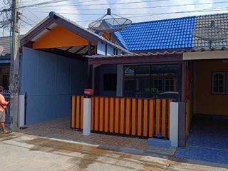 Casa adosada en alquiler y en venta de 3 habitaciones en Si Racha, Chonburi