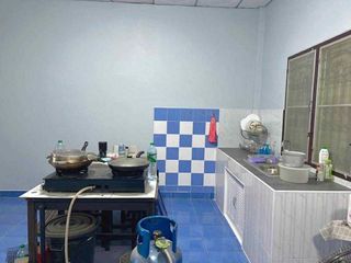 Casa adosada en alquiler y en venta de 3 habitaciones en Si Racha, Chonburi