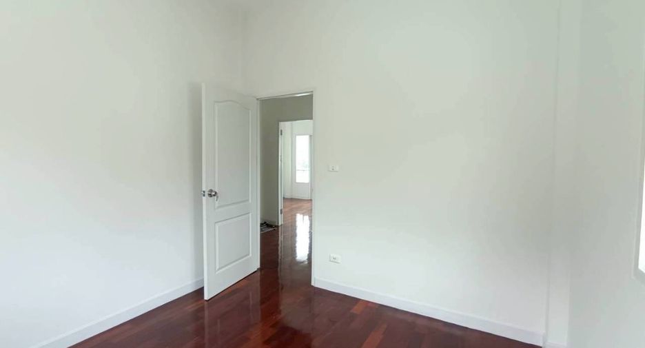For sale 3 bedrooms house in Sai Noi, Nonthaburi
