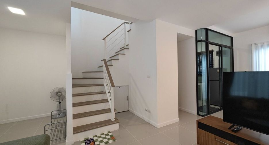 For rent 3 bedrooms townhouse in Mueang Chiang Mai, Chiang Mai