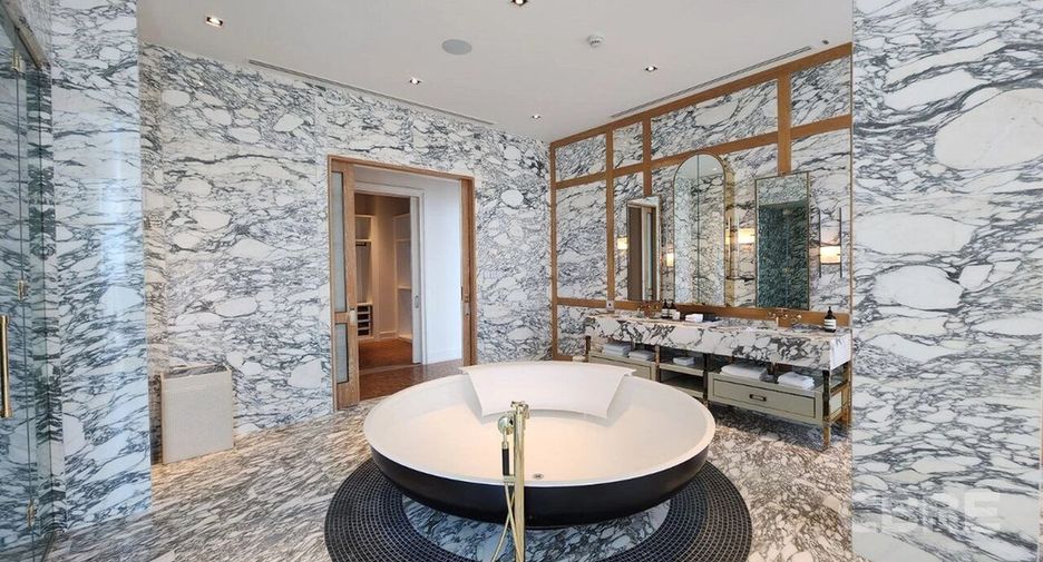 For sale 4 bedrooms condo in Sathon, Bangkok