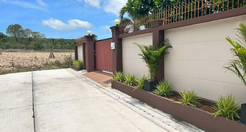 For sale 4 bedrooms house in Sattahip, Chonburi