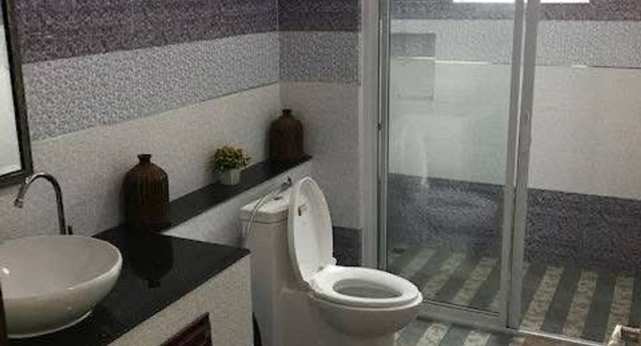 For sale 4 bedrooms house in Sattahip, Chonburi