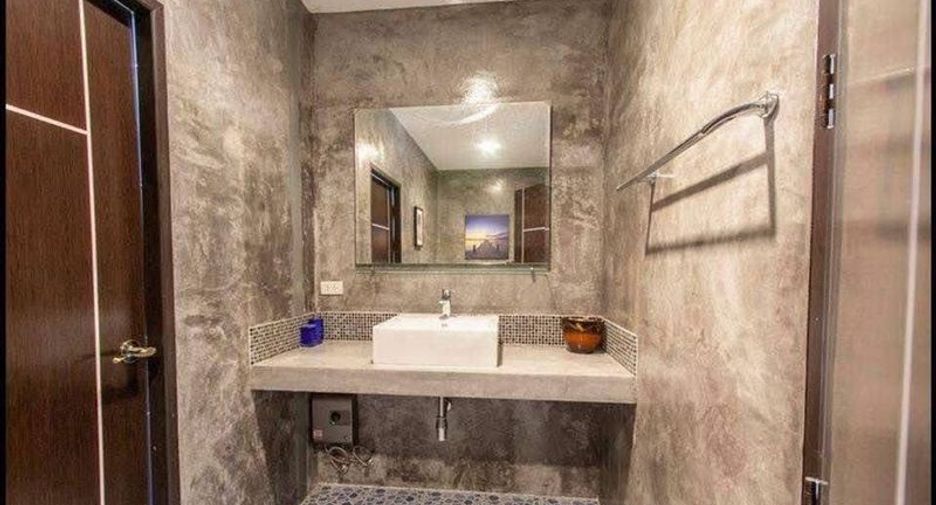 For sale 4 bedrooms house in Sattahip, Chonburi