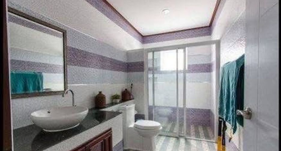For sale 4 bedrooms house in Sattahip, Chonburi
