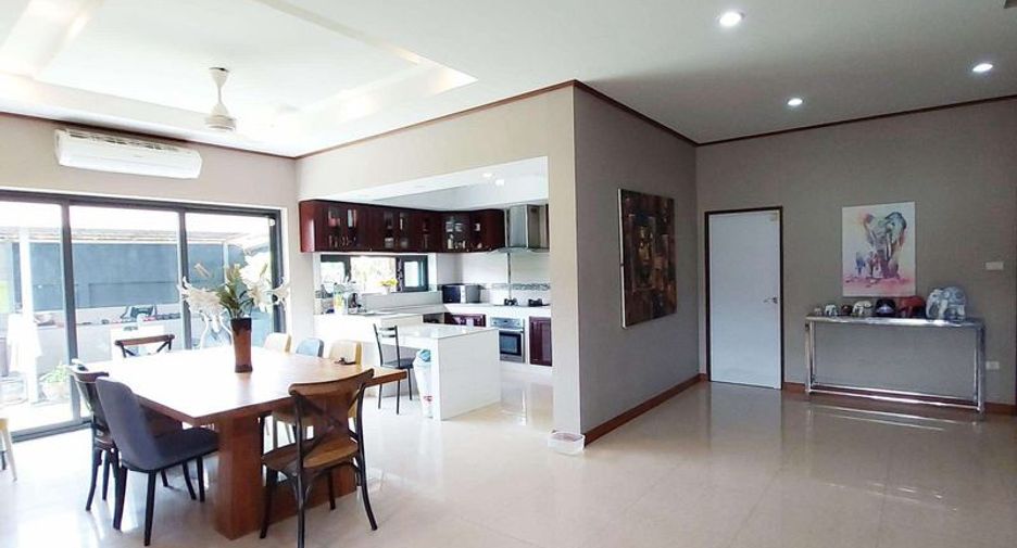 For sale 4 bedrooms house in Sattahip, Chonburi