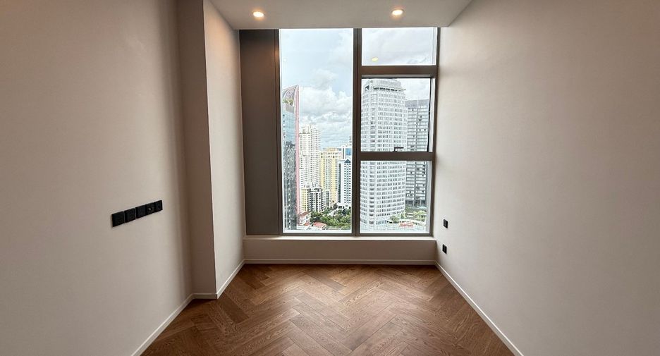 For sale 2 bedrooms condo in Khlong Toei, Bangkok