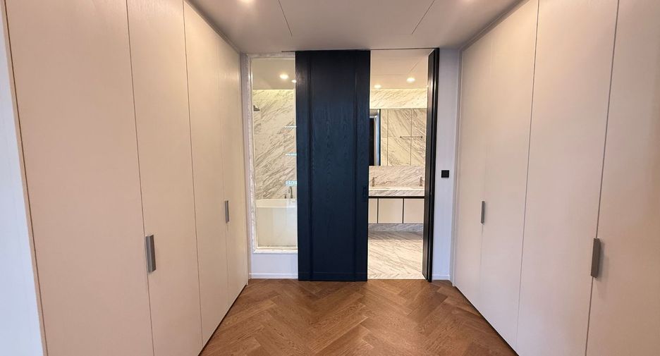 For sale 2 bedrooms condo in Khlong Toei, Bangkok