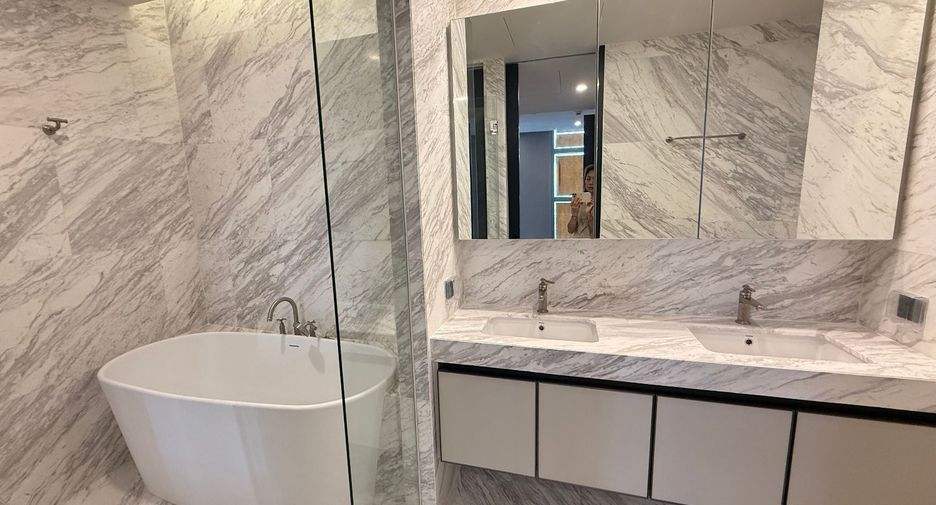 For sale 2 bedrooms condo in Khlong Toei, Bangkok