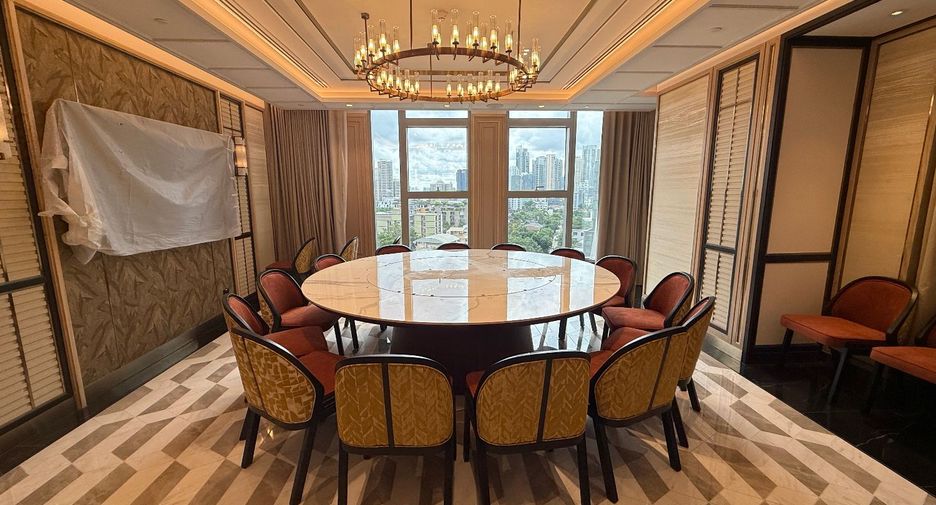 For sale 2 bedrooms condo in Khlong Toei, Bangkok