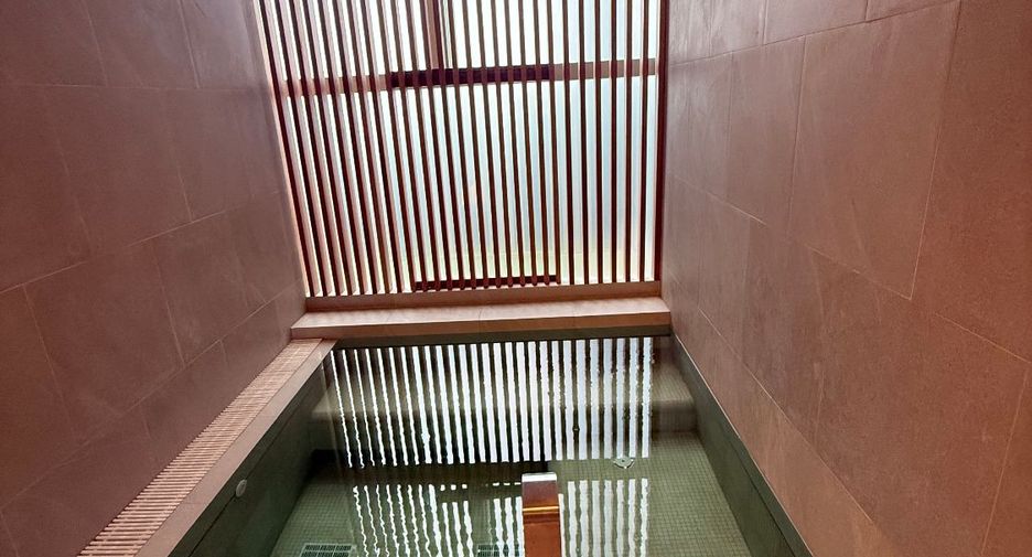 For sale 2 bedrooms condo in Khlong Toei, Bangkok