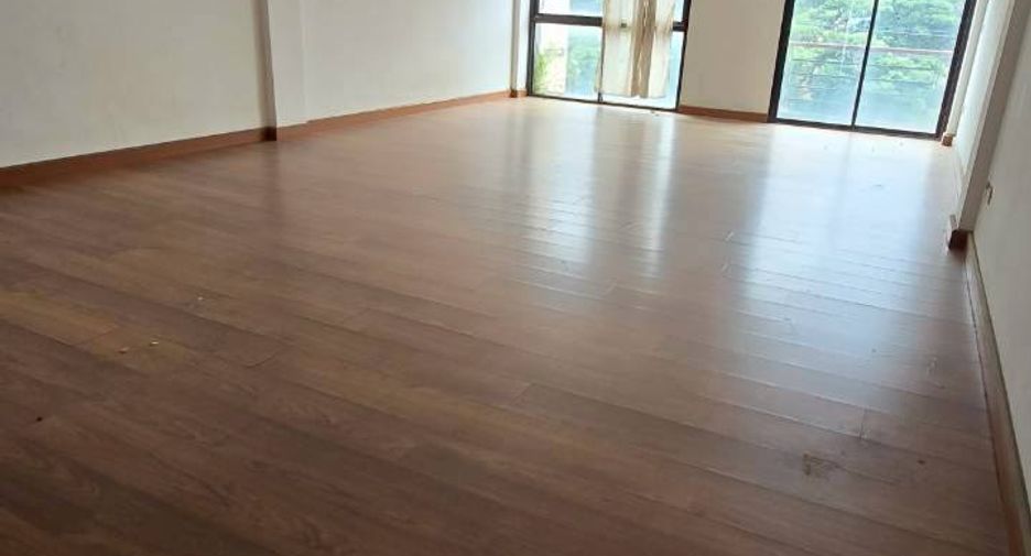 For sale 5 bedrooms retail Space in Prawet, Bangkok