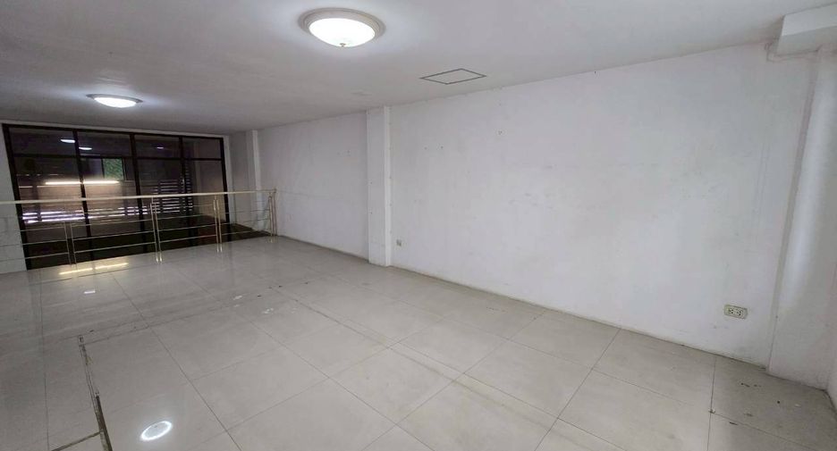 For sale 5 bedrooms retail Space in Prawet, Bangkok