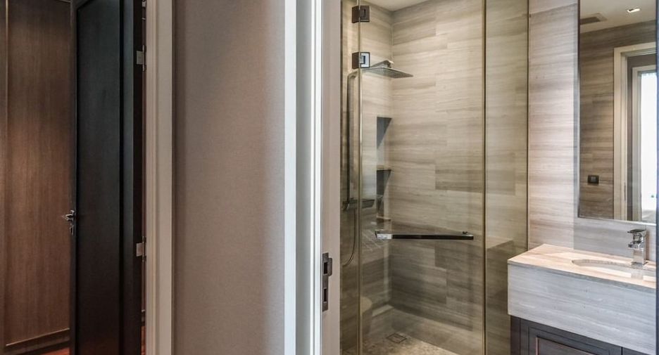 For sale 2 bedrooms condo in Khlong Toei, Bangkok