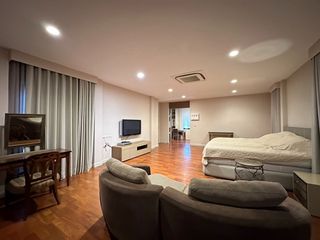For rent and for sale 5 bedrooms house in Khan Na Yao, Bangkok