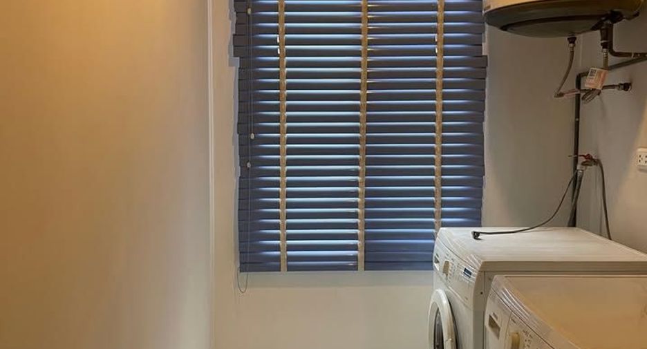 For rent 2 bedrooms condo in Huai Khwang, Bangkok