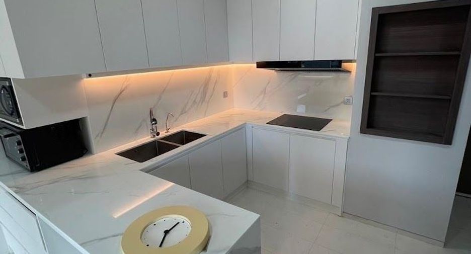 For sale 2 bedrooms condo in Khlong Toei, Bangkok
