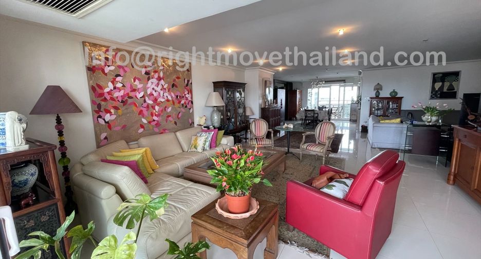 For sale 3 bedrooms condo in Watthana, Bangkok
