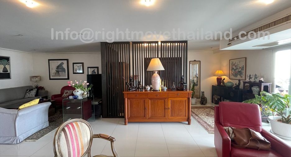For sale 3 bedrooms condo in Watthana, Bangkok