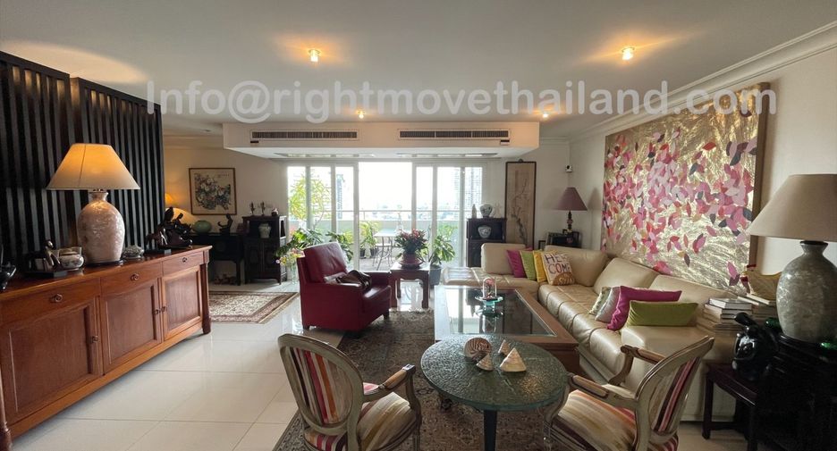 For sale 3 bedrooms condo in Watthana, Bangkok